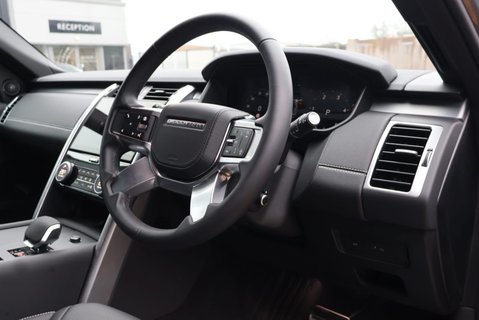 Land Rover Discovery DEMO MODEL COMMERCIAL DYNAMIC HSE WITH GENUINE REAR SEATS STYLED BY SEEKER  11