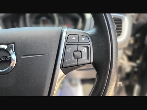 Volvo V40 T2 R-DESIGN NAV PLUS 24