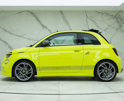 Abarth 500e Scorpionissima Cabrio 