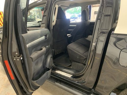 Toyota Hilux INVINCIBLE 4WD D-4D DCB 11
