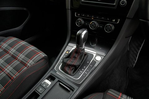 Volkswagen Golf GTI DSG 31