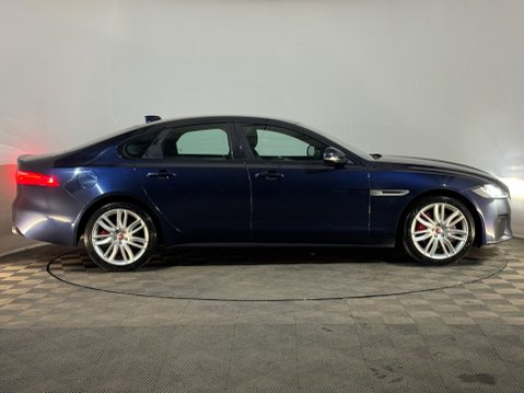 Jaguar XF D V6 S 4