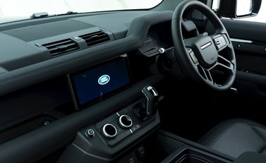 Land Rover Defender 110 X-Dynamic S D300 MHEV 15