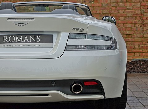 Aston Martin DB9 Volante 13