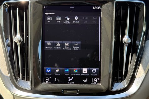 Volvo V60 RECHARGE T6 INSCRIPTION AWD - FULL MAIN DEALER SERVICE - HUGE SPEC 46