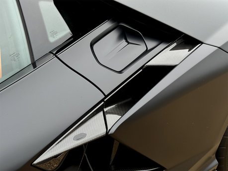 Lamborghini Revuelto V12 36