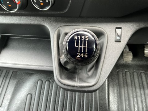 Renault Master ENERGY 35 Business Luton 2dr Diesel Manual FWD LWB Euro 6 (s/s) Tail Lift 23