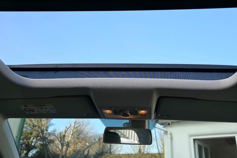 Volkswagen Up HIGH UP.. AUTOMATIC.. GLASS E/SUNROOF.10 MAIN DEALER SERVICES..ONE OWNER..  20