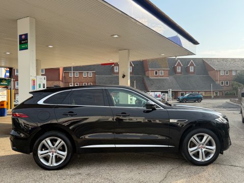 Jaguar F-Pace R-DYNAMIC S 4