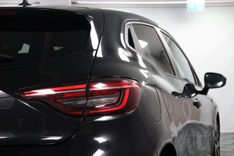 Renault Clio ICONIC TCE BOSE 23