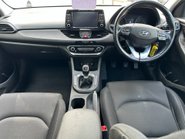 Hyundai i30 1.6 CRDI SE NAV 5 Dr 10