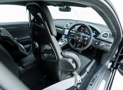 Porsche Cayman GT4 (718) 13