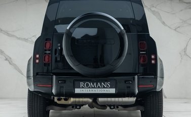 Land Rover Defender 110 D250 X-DYNAMIC HSE 8