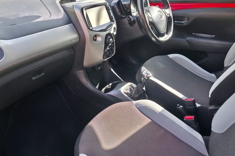 Toyota Aygo 1.0 VVT-I X-PLAY FULL SERVICE HISTORY! 9 SERVICES! BLUETOOTH! 25