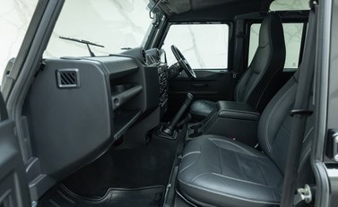 Land Rover Defender 110 XS 14