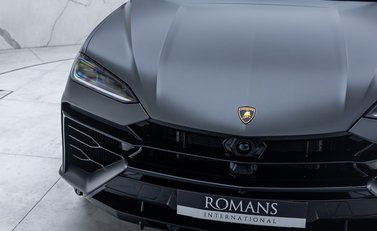 Lamborghini Urus SE 33
