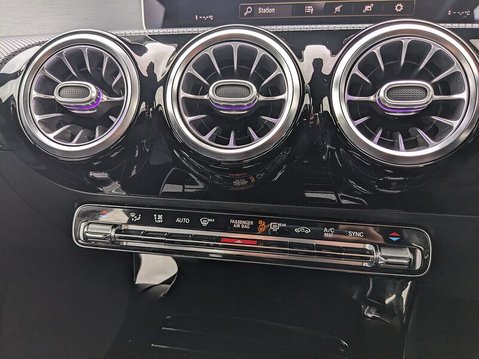 Mercedes-Benz A Class A 250 AMG LINE PREMIUM 29
