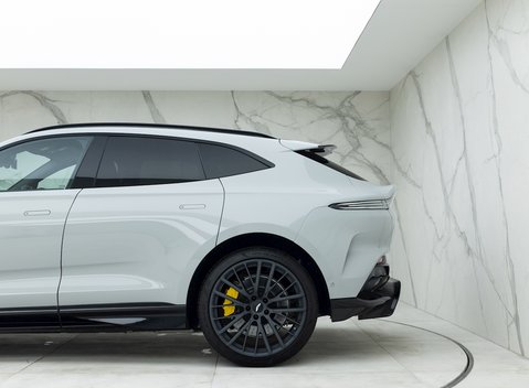 Aston Martin DBX 707 30