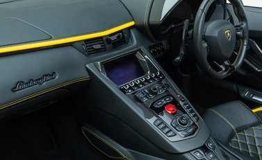 Lamborghini Aventador S LP 740-4 ROADSTER 21