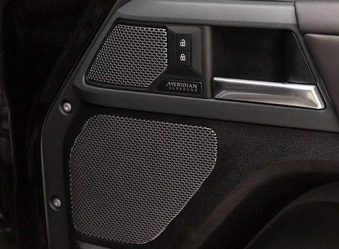 Land Rover Defender 110 P400 X 20