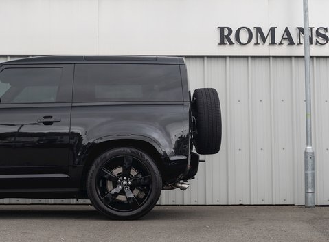 Land Rover Defender V8 25