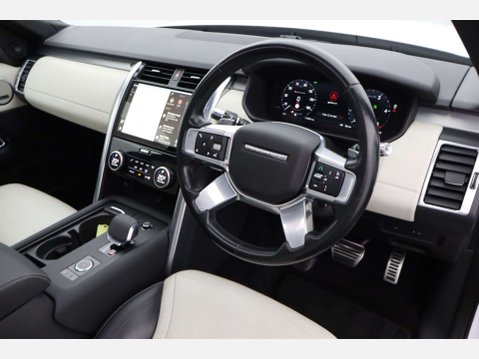 Land Rover Discovery 3.0 Discovery R-Dynamic SE D MHEV Auto 4WD 5dr 16