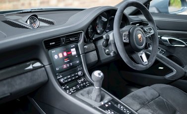 Porsche 911 (991.2) Carrera GTS 15