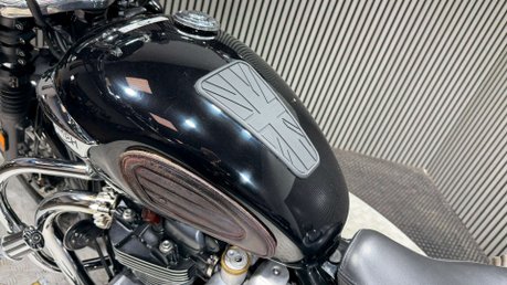 Triumph Speedmaster 2019 ONLY 24K LONG MOT PANNIERS SISSY BAR CRUISER ROADSTER 38