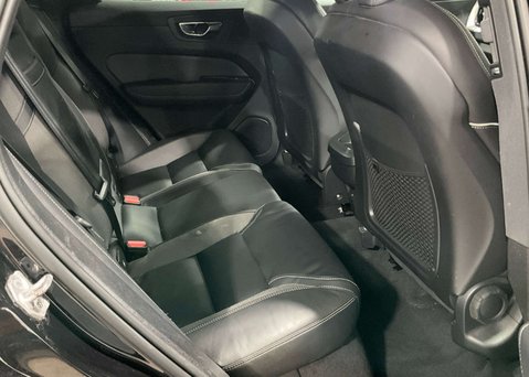 Volvo XC60 2.0 B5 MHEV R-Design SUV 5dr Petrol Hybrid Auto Euro 6 (s/s) (250 ps) 9