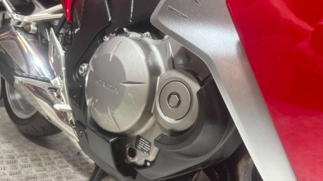 Honda VFR1200F VFR 1200 2014 ONLY 26K LUGGAGE NEW MOT WARRANTY TOURER 18