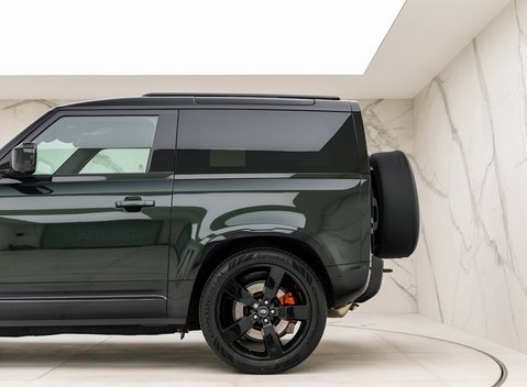 Land Rover Defender 90 X D300 26