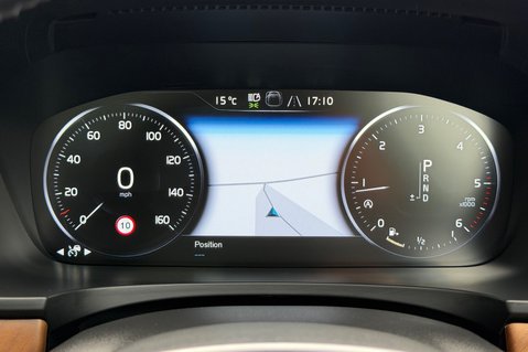 Volvo V90 D5 POWERPULSE INSCRIPTION PRO AWD -PAN ROOF - £6320 OPTIONAL EXTRAS  41