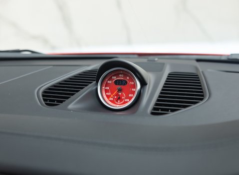 Porsche 911 Carrera 4 GTS (991.2) 24