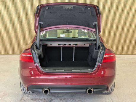 Jaguar XE 2.0 XE Portfolio i Auto 4dr 31