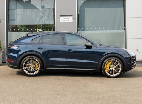 Porsche Cayenne TURBO E-HYBRID Coupe with GT Package 3