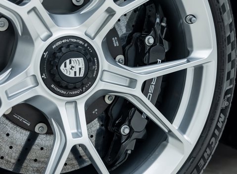 Porsche 911 GT3 TOURING (992) 34