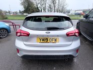 Ford Focus 1.5 ZETEC TDCI 6