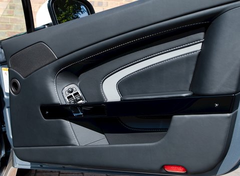 Aston Martin V12 Vantage S Roadster 21