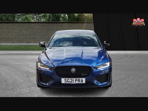 Jaguar XE R-DYNAMIC BLACK MHEV 4