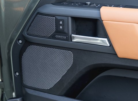 Land Rover Defender 110 X P400 24