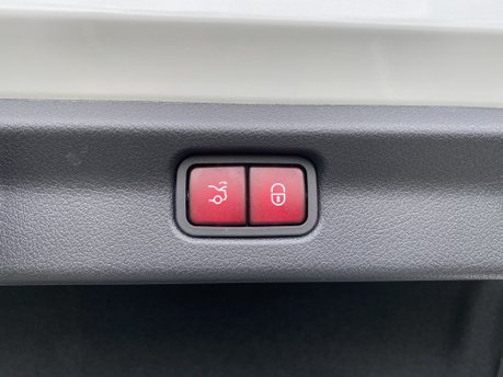 Mercedes-Benz EQE EQE 300 AMG Line Premium Auto Electric 89KWH PAN ROOF/MEMORY SEATS/SAT NAV 31