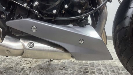 Triumph Street Triple R 2014 ONLY 15K NEW MOT ARROW EXHAUST VERY CLEAN NAKED 44
