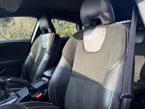 Volvo V40 2.0 T3 R-Design Nav Euro 6 (s/s) 5dr 36