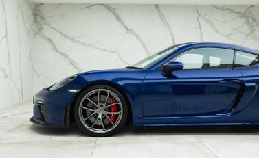 Porsche Cayman GT4 (718) 28