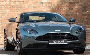 Aston Martin DB11 V8 1