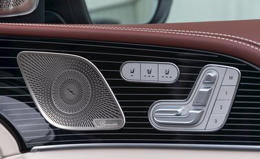 Mercedes-Benz GLS 600 First Class 26