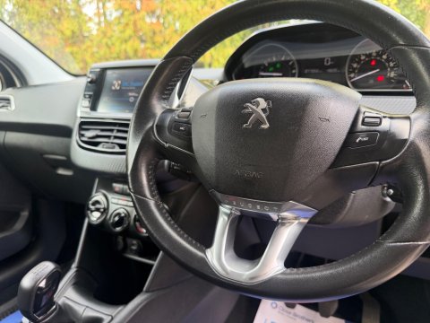 Peugeot 208 1.2 PureTech Black Edition Euro 6 3dr 25