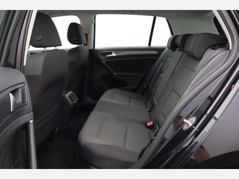 Volkswagen Golf 2.0 Golf SE Nav TDI BlueMotion Technology Semi-Auto 5dr 18