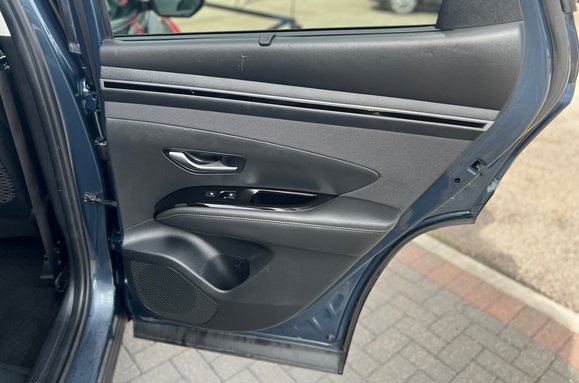 Hyundai TUCSON 1.6h T-GDI ULTIMATE AUTO PETROL HYBRID 32