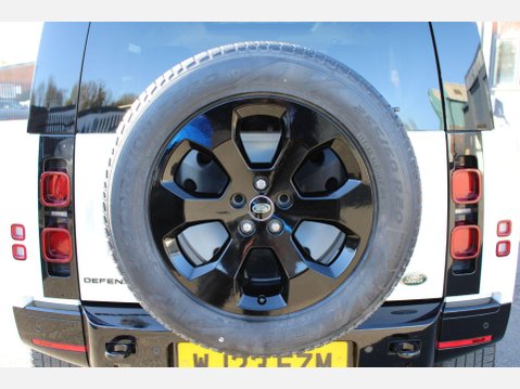Land Rover Defender 3.0 D300 MHEV X-Dynamic SE SUV Auto 4WD 35